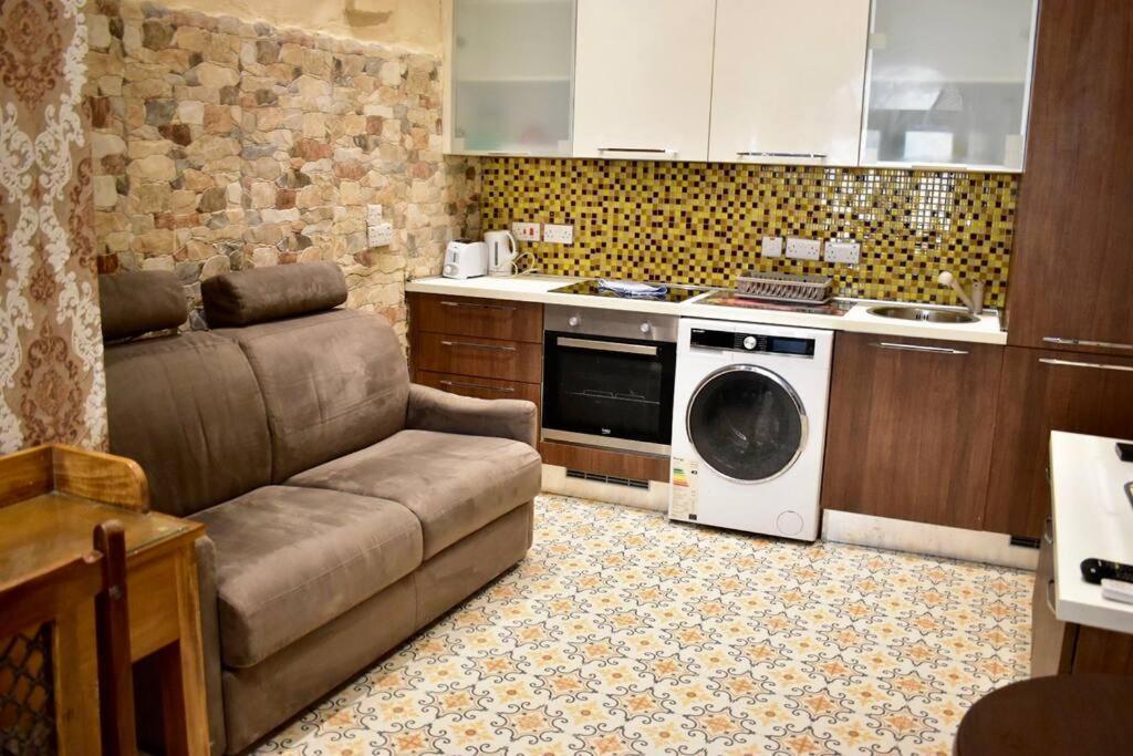 City Centre Pied-A-Terre Near Food Market And Walking Distance To Bus Terminus Valletta Exterior photo