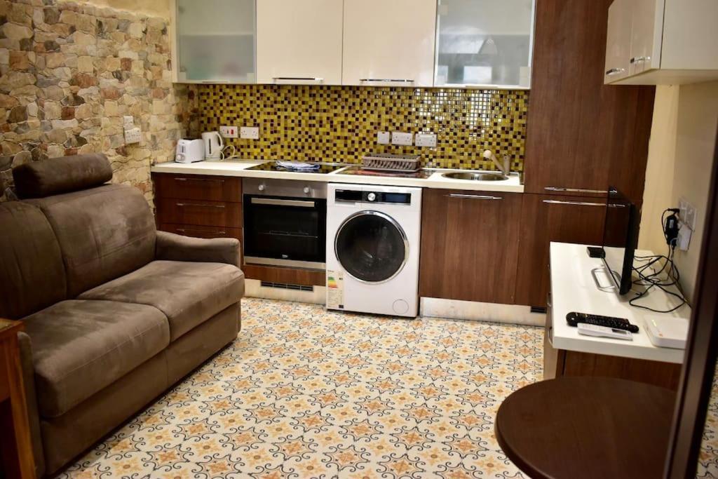 City Centre Pied-A-Terre Near Food Market And Walking Distance To Bus Terminus Valletta Exterior photo