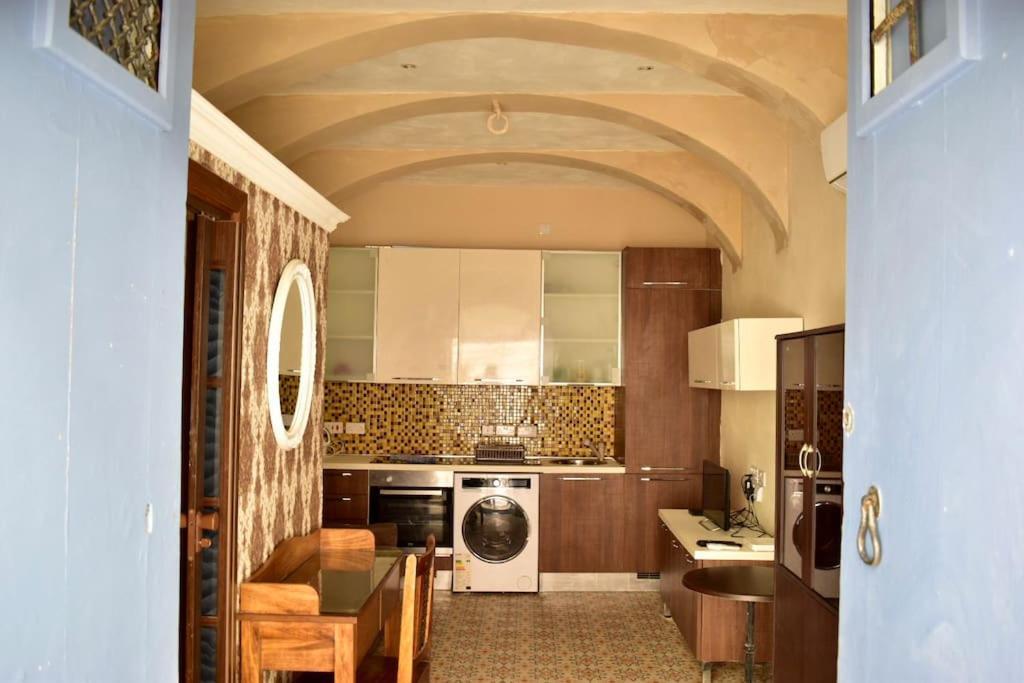 City Centre Pied-A-Terre Near Food Market And Walking Distance To Bus Terminus Valletta Exterior photo