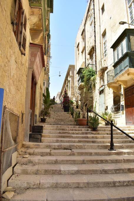 City Centre Pied-A-Terre Near Food Market And Walking Distance To Bus Terminus Valletta Exterior photo